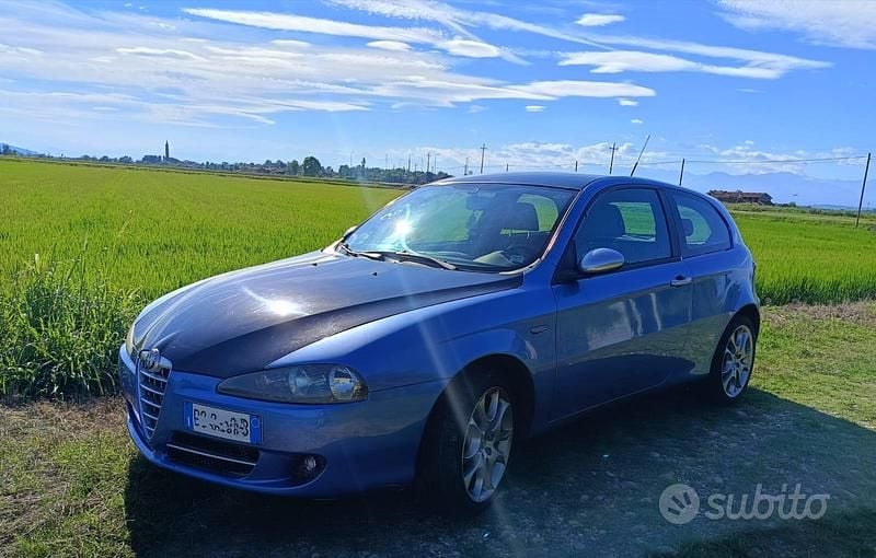 Usata Alfa Romeo 147 105 CV (77 kW) 2007 Blu Utilitaria