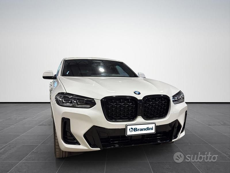 Usata BMW X4 M Sport 190 CV (139 kW) 2024 Gralpinweiss pastello SUV
