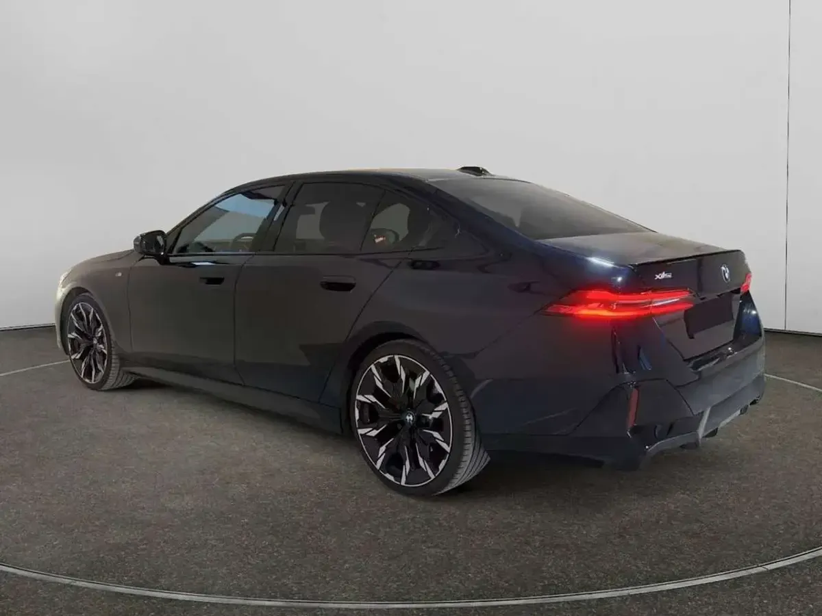 Usata BMW 540 M Sport 286 CV (210 kW) 2025 Blu/azzurro Berlina