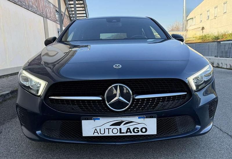 Usata Mercedes A180 116 CV (85 kW) 2021 Blu/azzurro Berlina