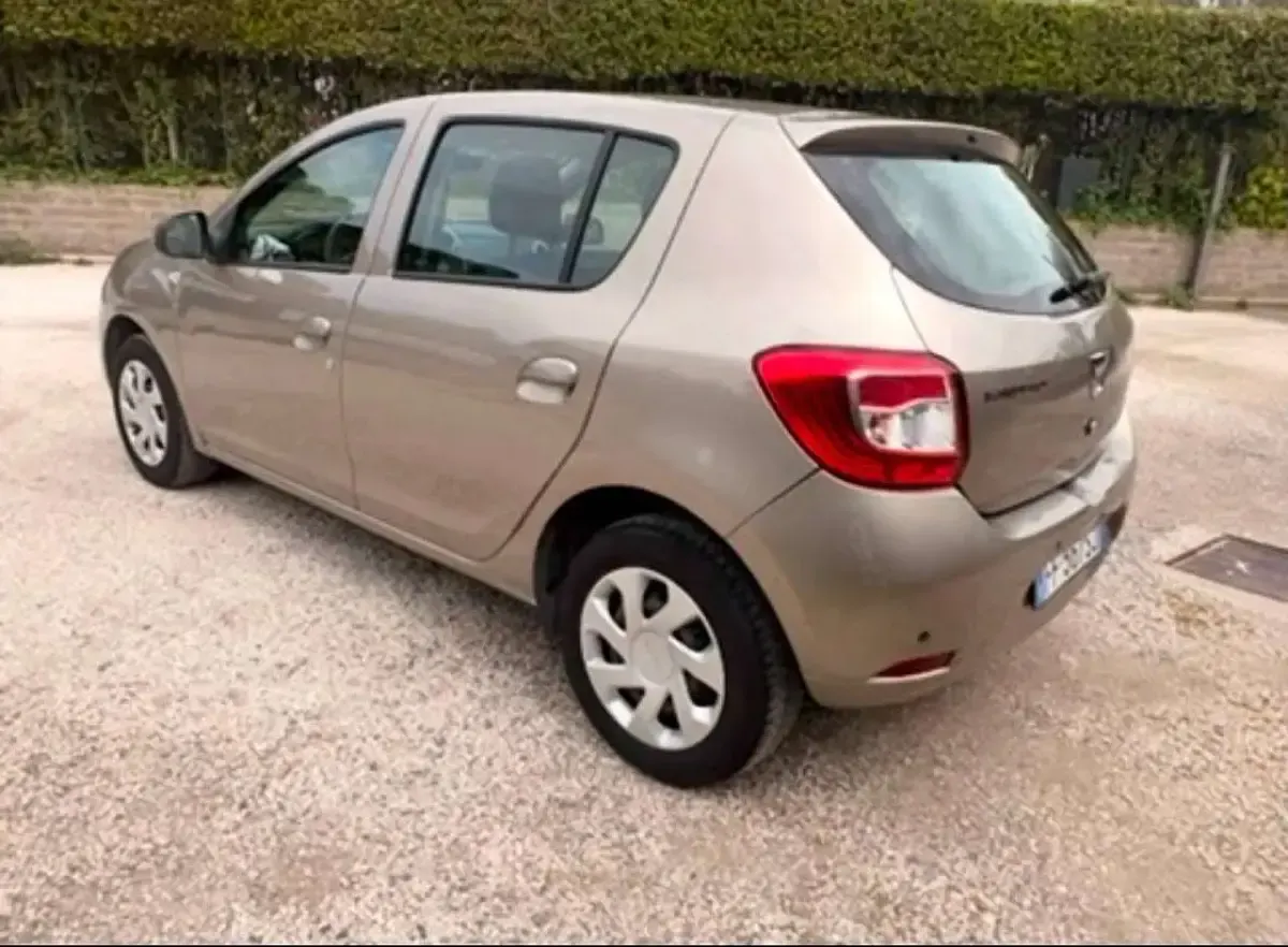 Usata Dacia Sandero Lauréate 75 CV (55 kW) 2016 Beige Berlina