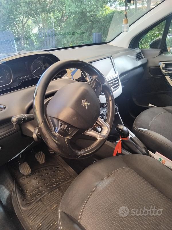 Usata Peugeot 208 82 CV (60 kW) 2017 Grigio Utilitaria