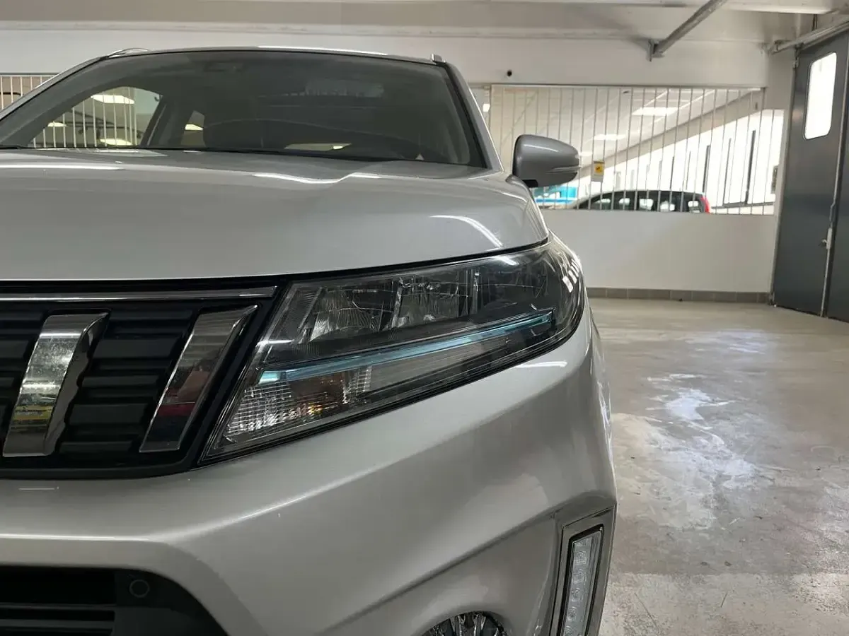Usata Suzuki Vitara 129 CV (94 kW) 2021 001grigio argento SUV