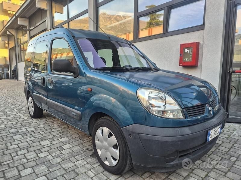Usata Renault Kangoo 82 CV (60 kW) 2004 Blu Monovolume