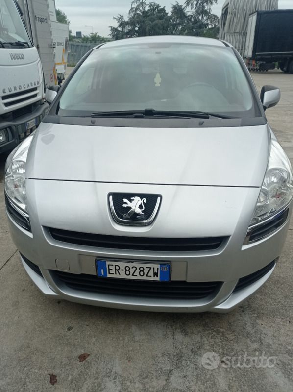Usata Peugeot 5008 115 CV (84 kW) 2013 Grigio Monovolume