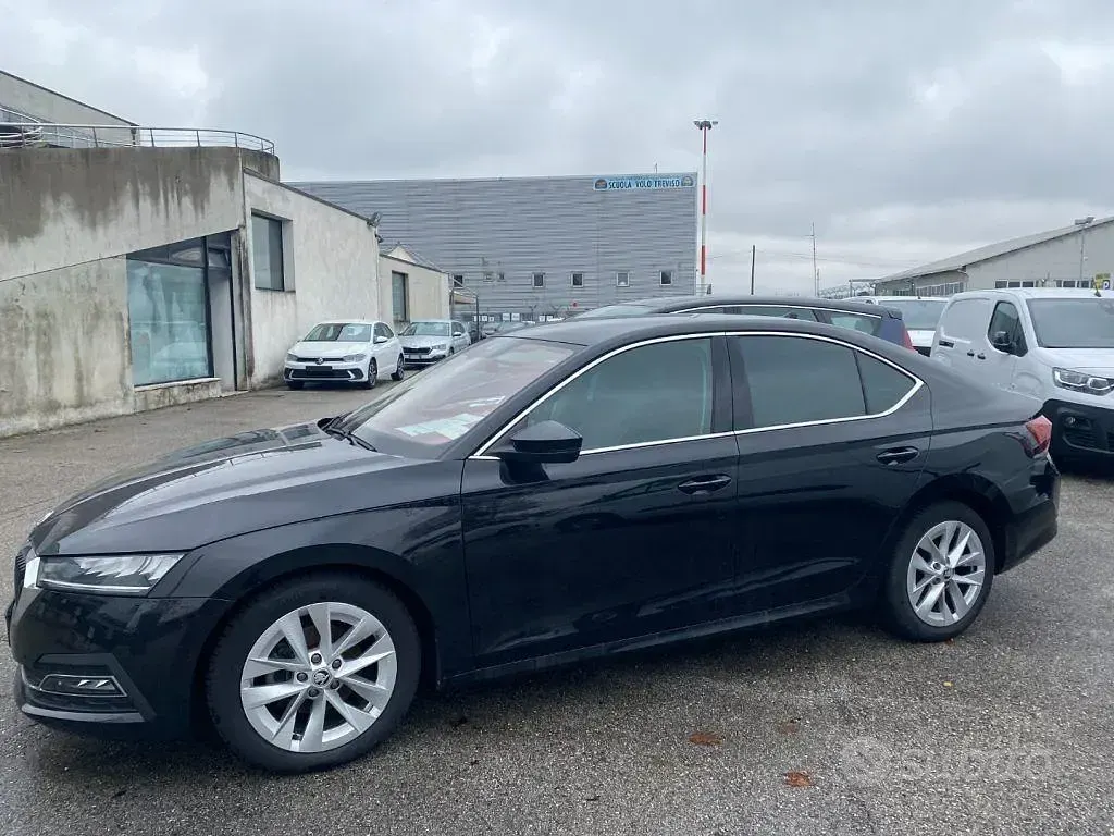 Käytetty Skoda Octavia Style 150 HP (110 kW) 2023 Musta Sedan
