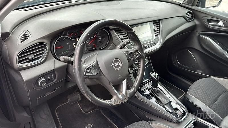 Käytetty Opel Grandland X Innovation 131 HP (96 kW) 2018 Musta Katumaasturi