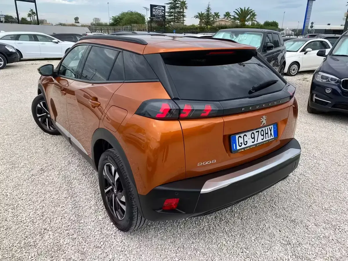 Usata Peugeot 2008 Allure 110 CV (80 kW) 2021 Arancione SUV
