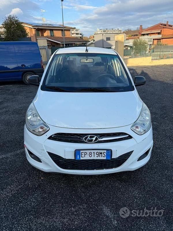 Usata Hyundai i10 69 CV (50 kW) 2012 Bianco Utilitaria