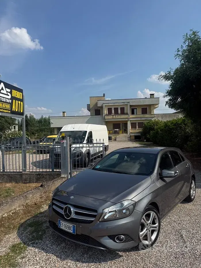 Usata Mercedes A180 109 CV (80 kW) 2015 Grigio Berlina