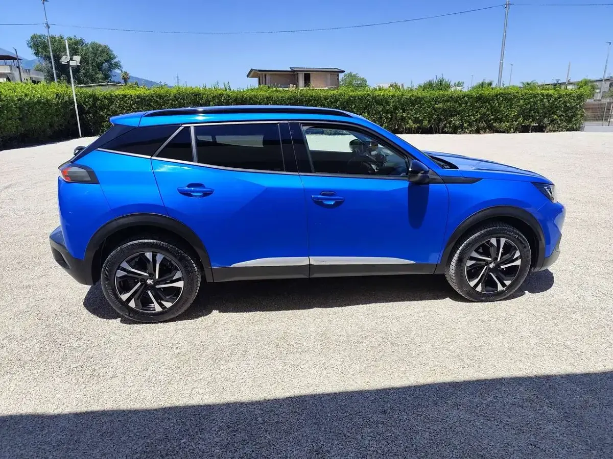 Usata Peugeot 2008 Allure 131 CV (96 kW) 2022 Blu/azzurro SUV