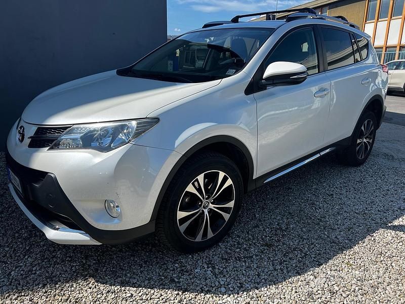 Usata Toyota RAV4 Lounge 150 CV (110 kW) 2015 Bianco SUV