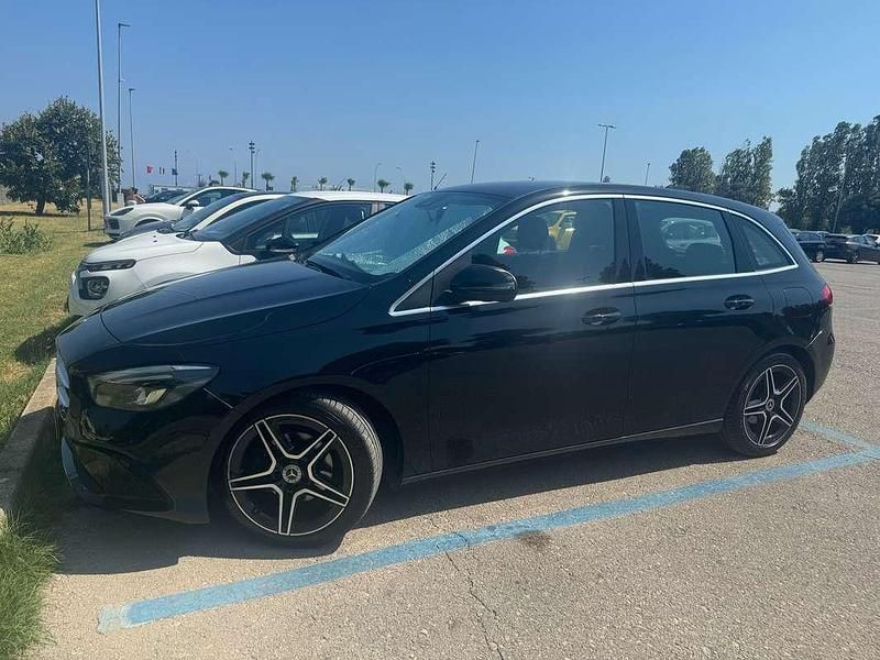 Usata Mercedes B180 116 CV (85 kW) 2019 Nero Utilitaria