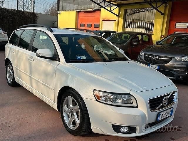 Usata Volvo V50 Momentum 114 CV (83 kW) 2012 Bianco Station wagon