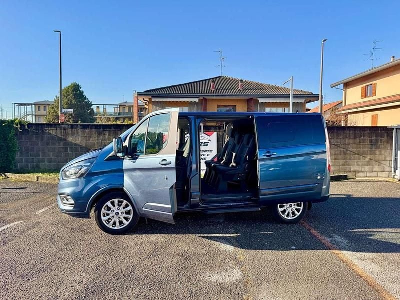 Usata Ford Tourneo Custom 131 CV (96 kW) 2022 Blu Furgone