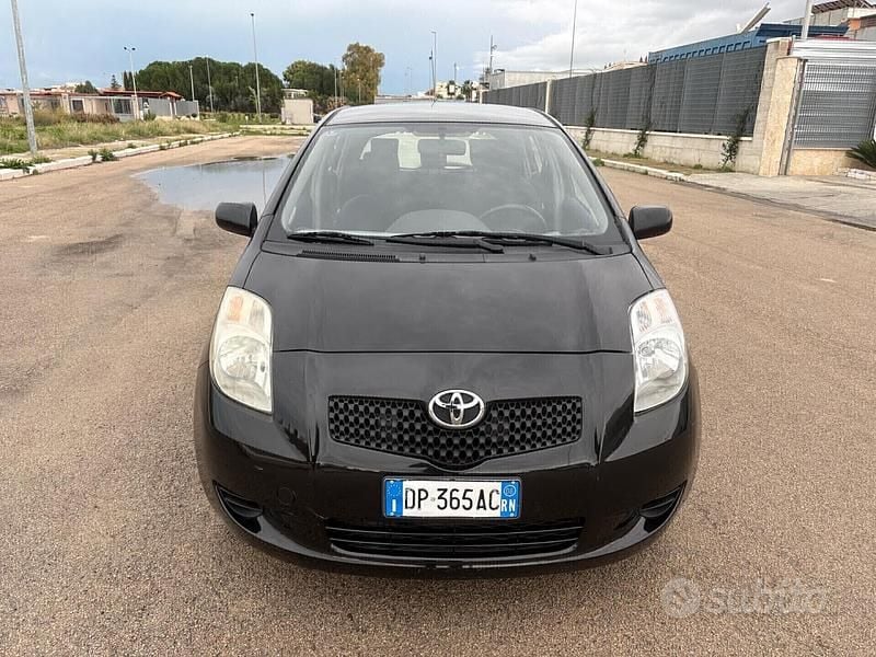 Usata Toyota Yaris 69 CV (50 kW) 2010 Nero Berlina