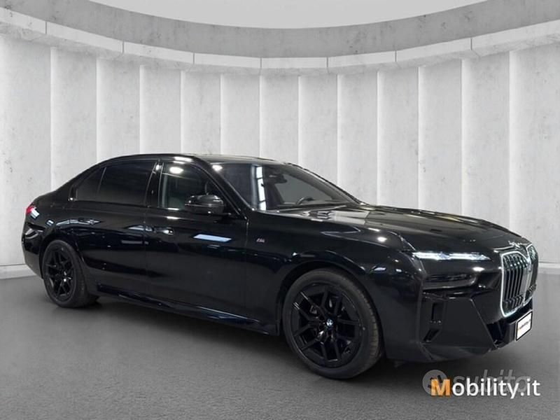 Usata BMW 740 M Sport 299 CV (219 kW) 2025 Nero Berlina