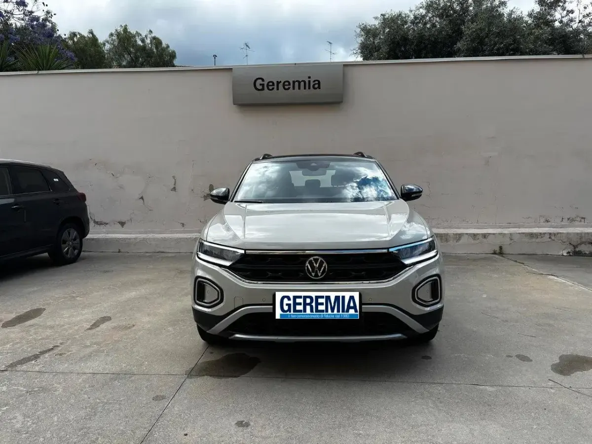 Usata VW T-Roc Life 110 CV (80 kW) 2024 Marrone SUV