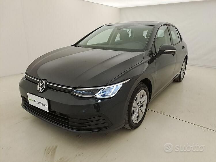 Usata VW Golf VIII Life 116 CV (85 kW) 2022 Grigio Berlina