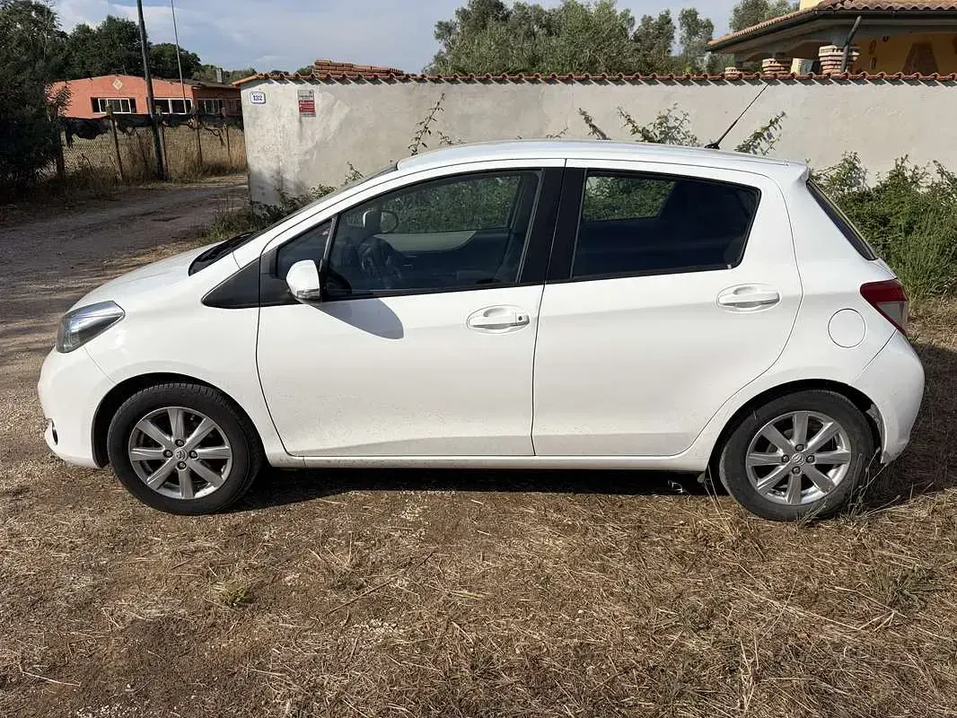 Usata Toyota Yaris Lounge 69 CV (50 kW) 2013 Utilitaria