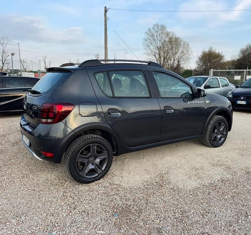 Usata Dacia Sandero 90 CV (66 kW) 2017 Grigio Berlina