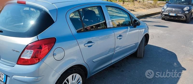 Usata Opel Corsa 69 CV (50 kW) 2008 Blu Utilitaria