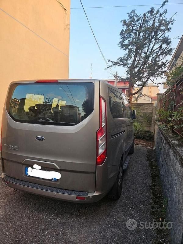 Usata Ford Tourneo Custom 130 CV (95 kW) 2019 Marrone Furgone
