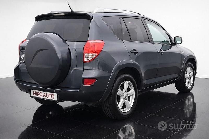 Usata Toyota RAV4 Luxury 177 CV (130 kW) 2006 Grigio SUV