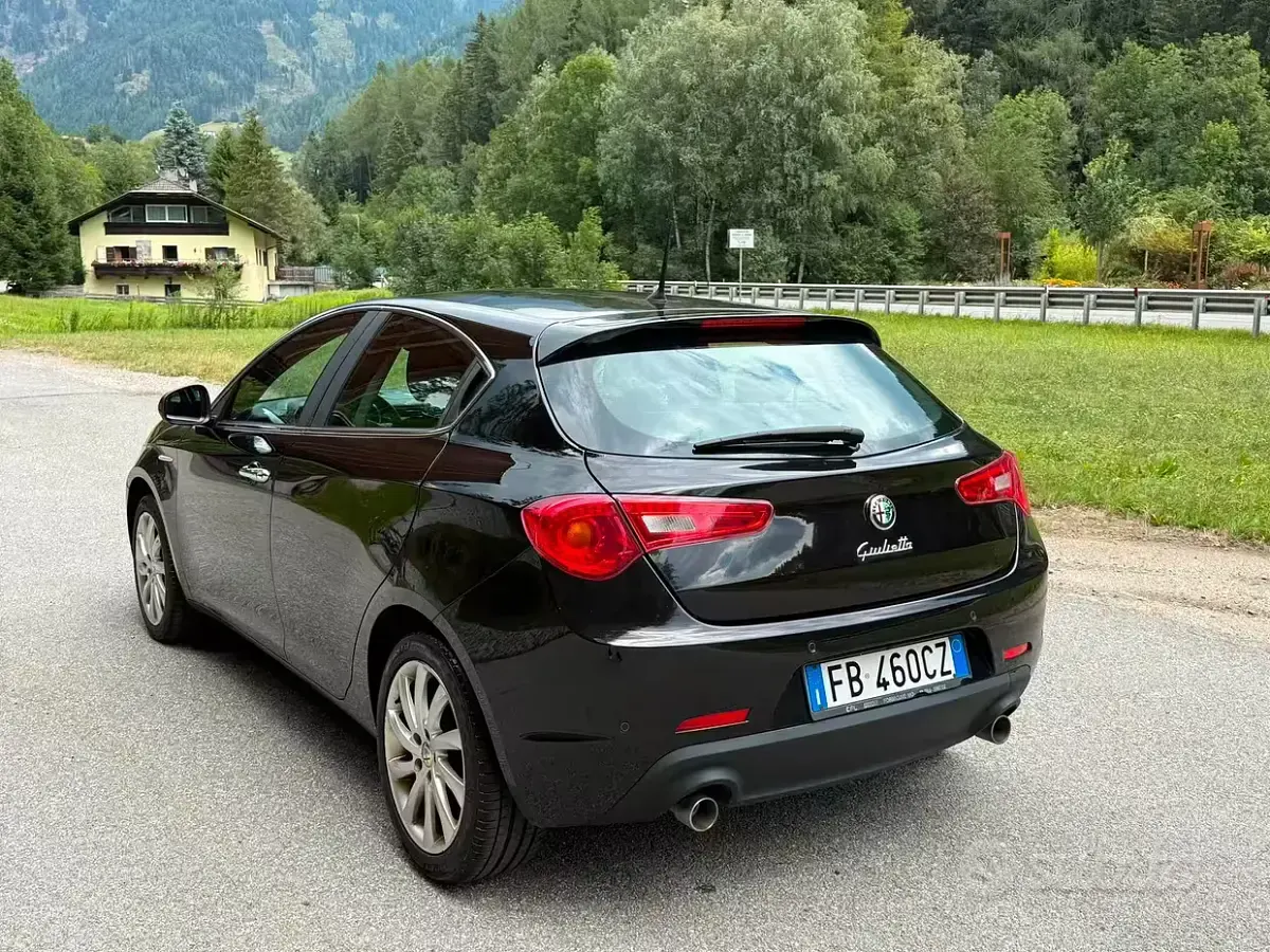 Usata Alfa Romeo Giulietta Exclusive 150 CV (110 kW) 2015 Nero Utilitaria