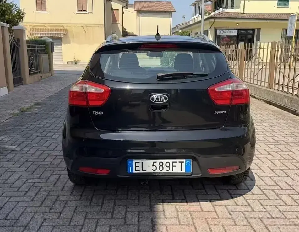 Usata Kia Rio 85 CV (62 kW) 2011 Nero Berlina