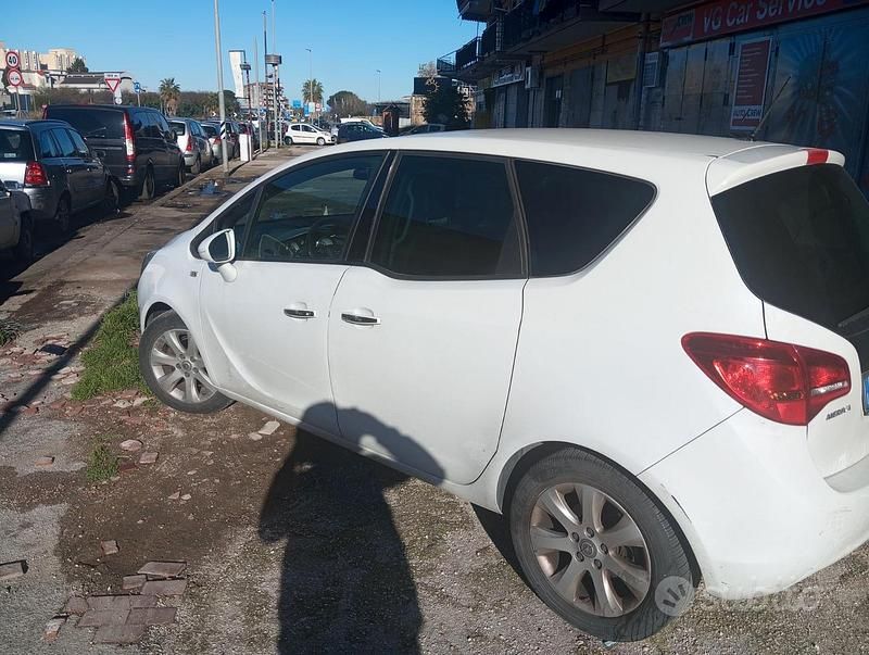 Usata Opel Meriva Cosmo 95 CV (69 kW) 2011 Bianco Monovolume