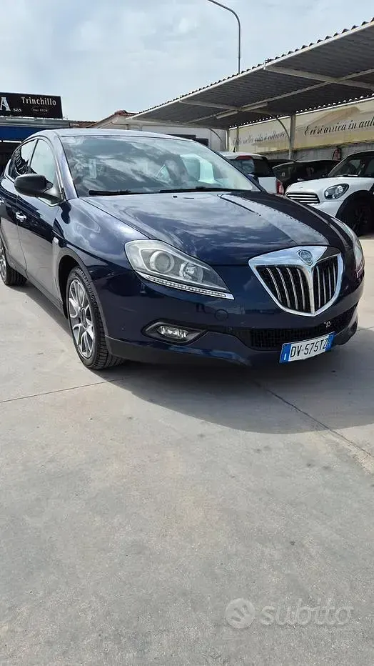 Begagnad Lancia Delta 120 HK (88 kW) 2009 Blå Halvkombi