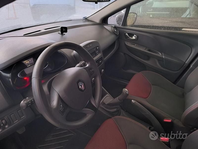 Nero Usata 2015 Renault Clio IV Due volumi | 6500 € (Ottimo prezzo) - Immagine 1/4