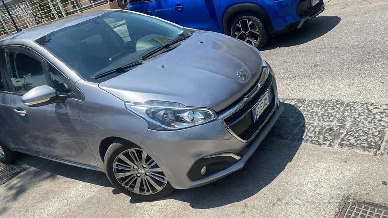 Usata Peugeot 208 102 CV (75 kW) 2019 Grigio Utilitaria
