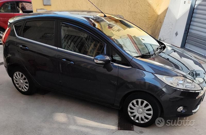 Usata Ford Fiesta Titanium 70 CV (51 kW) 2010 Blu Utilitaria