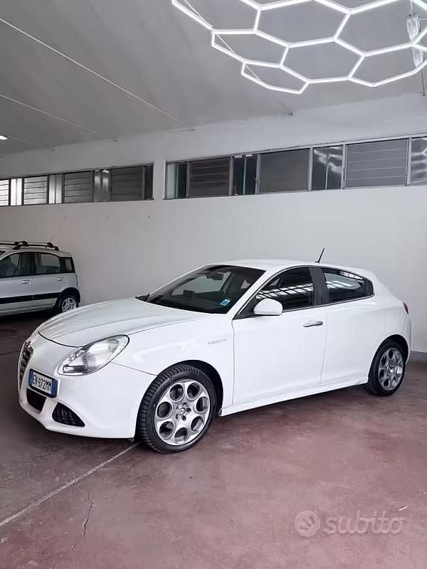 Usata Alfa Romeo Giulietta Exclusive 170 CV (125 kW) 2012 Bianco Utilitaria