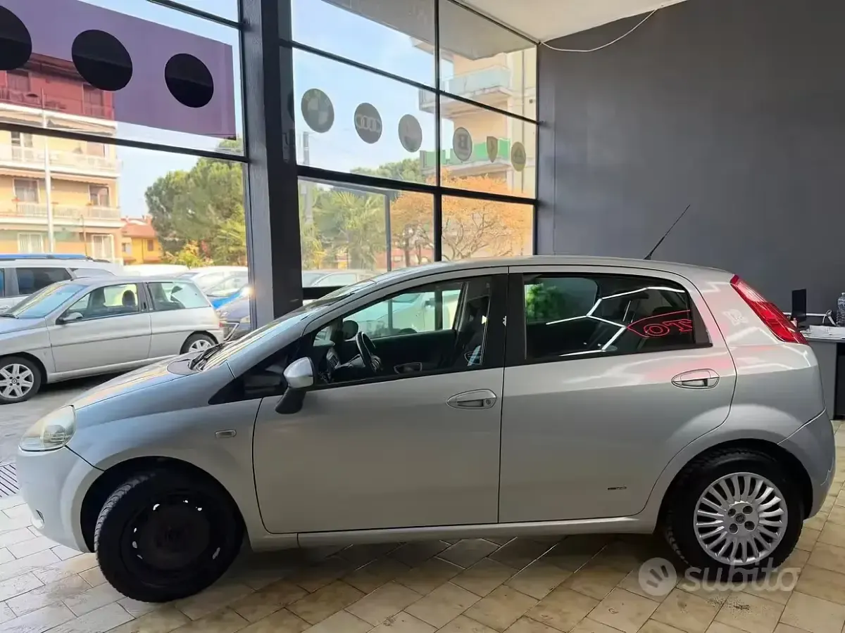 Brugt Fiat Grande Punto Active 65 HK (47 kW) 2006 Grå Hatchback