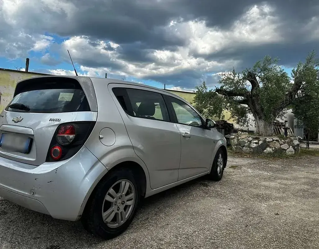 Usata Chevrolet Aveo LT 86 CV (63 kW) 2012 Argento Berlina