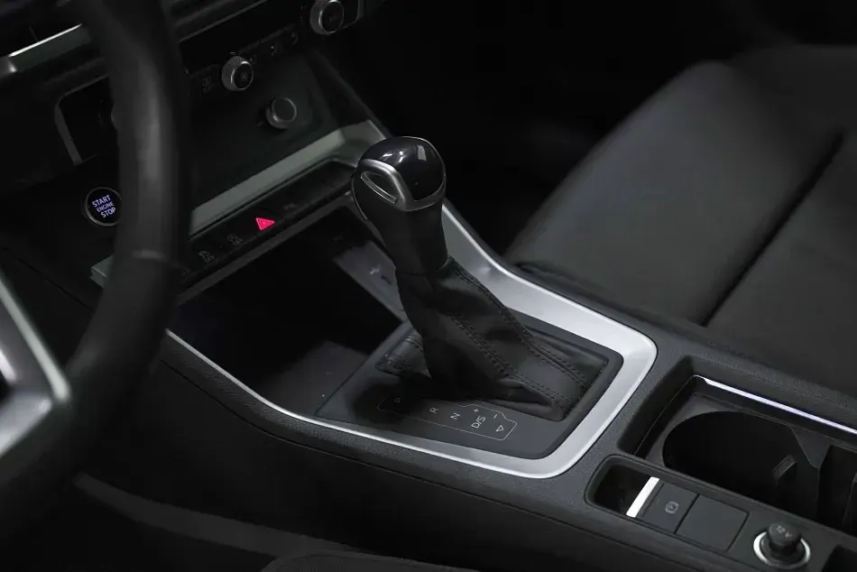 Käytetty Audi Q3 S-Line 150 HP (110 kW) 2023 Katumaasturi