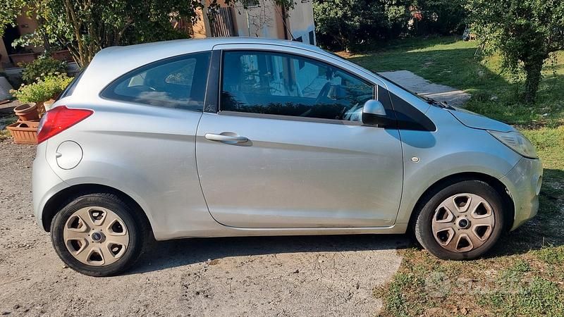 Begagnad Ford Ka 75 HK (55 kW) 2011 Silver Halvkombi