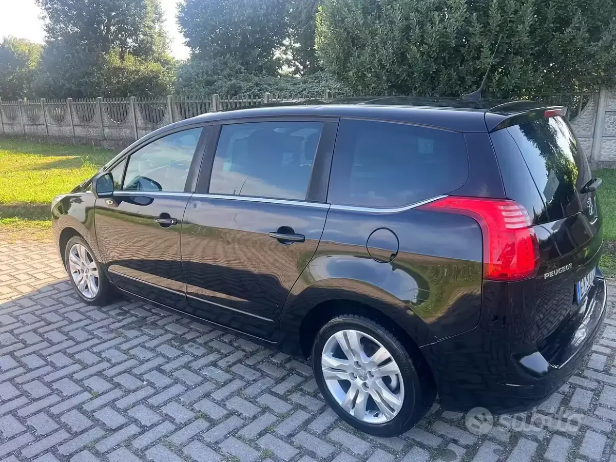 Usata Peugeot 5008 120 CV (88 kW) 2010 Nero Monovolume