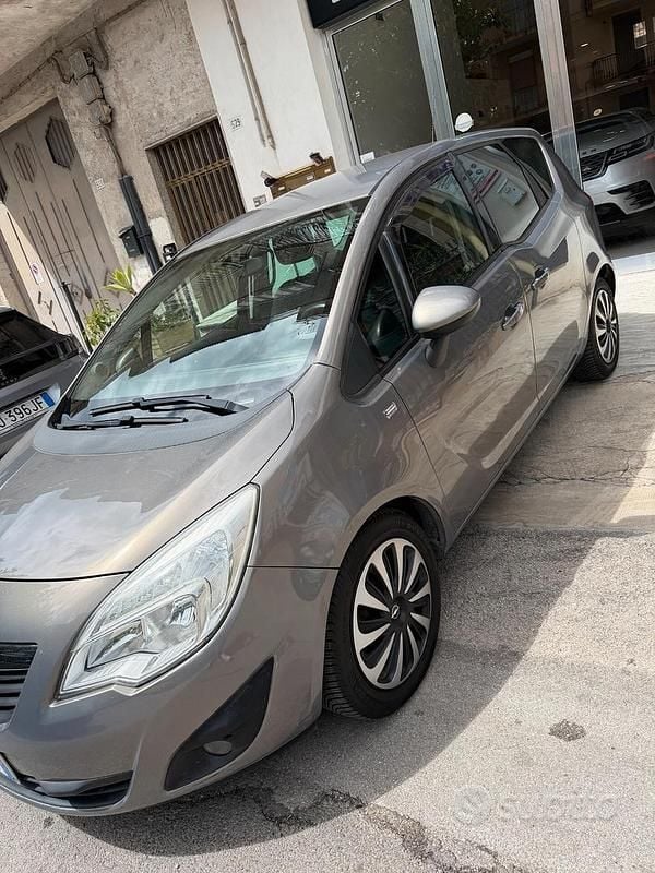 Usata Opel Meriva 95 CV (69 kW) 2012 Grigio Monovolume