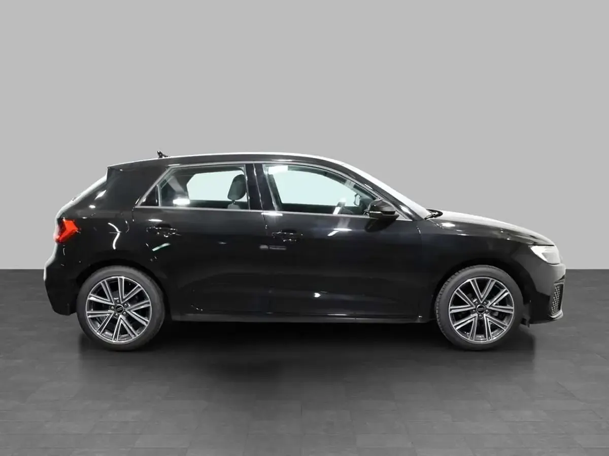 Usata Audi A1 Sportback Admired 95 CV (69 kW) 2024 Nero mito metallizzato Utilitaria