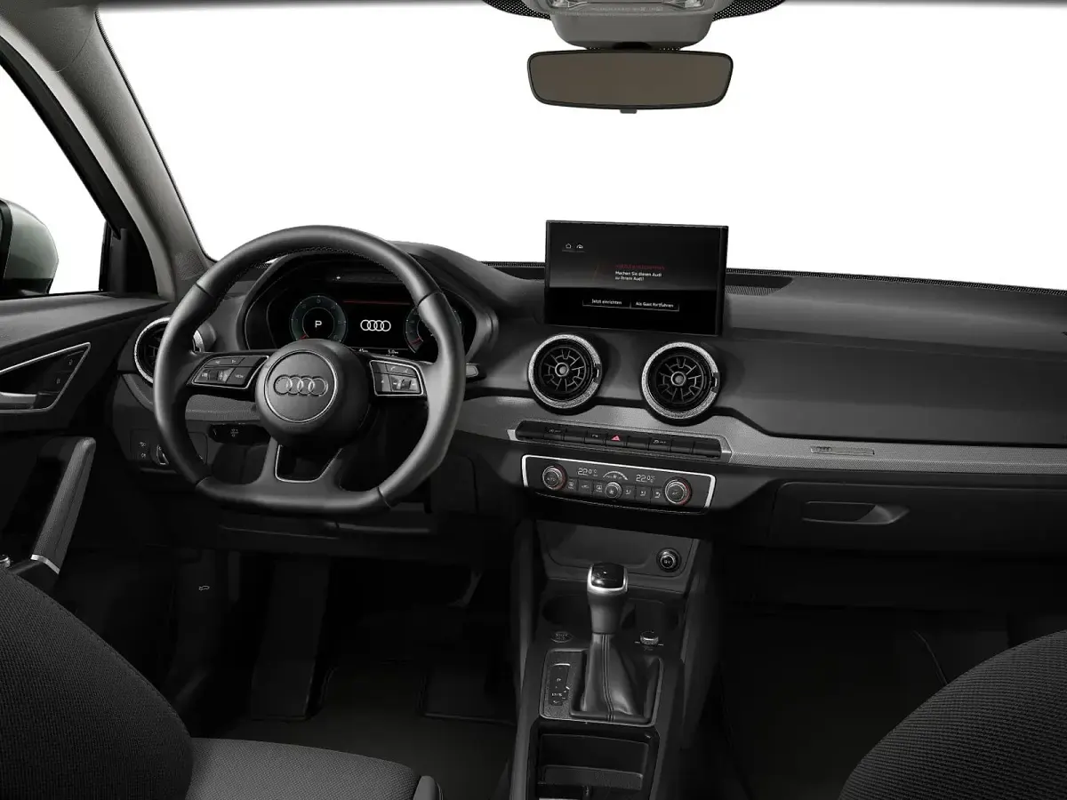 Nuova Audi Q2 Advanced 2026 Argento cavo metallizzato SUV
