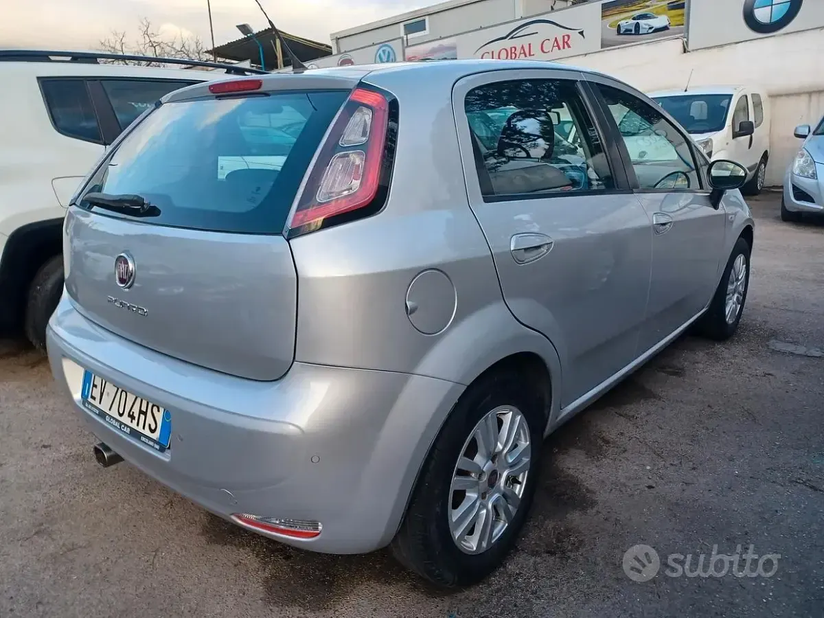 Usata Fiat Punto Lounge 69 CV (50 kW) 2014 Grigio Utilitaria