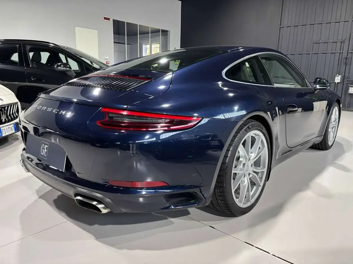 Usata Porsche 911 Carrera 370 CV (272 kW) 2018 Blu/azzurro Coupé