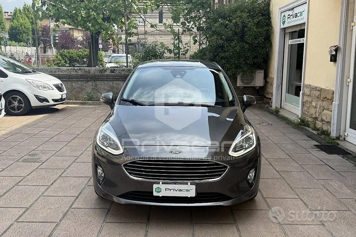 Usata Ford Fiesta Titanium 86 CV (63 kW) 2020 Grigio Utilitaria