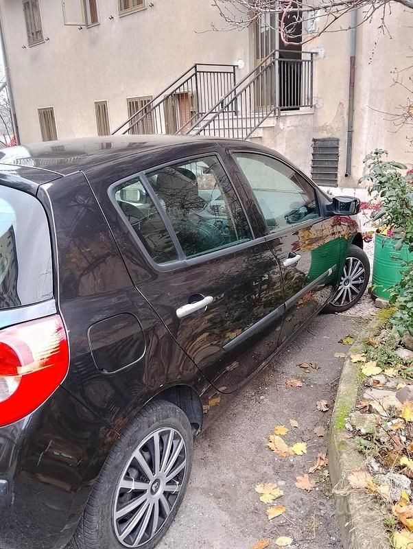 Usata Renault Clio III 75 CV (55 kW) 2008 Nero Berlina