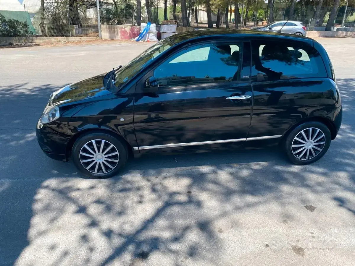 Usata Lancia Ypsilon 95 CV (69 kW) 2010 Nero Utilitaria