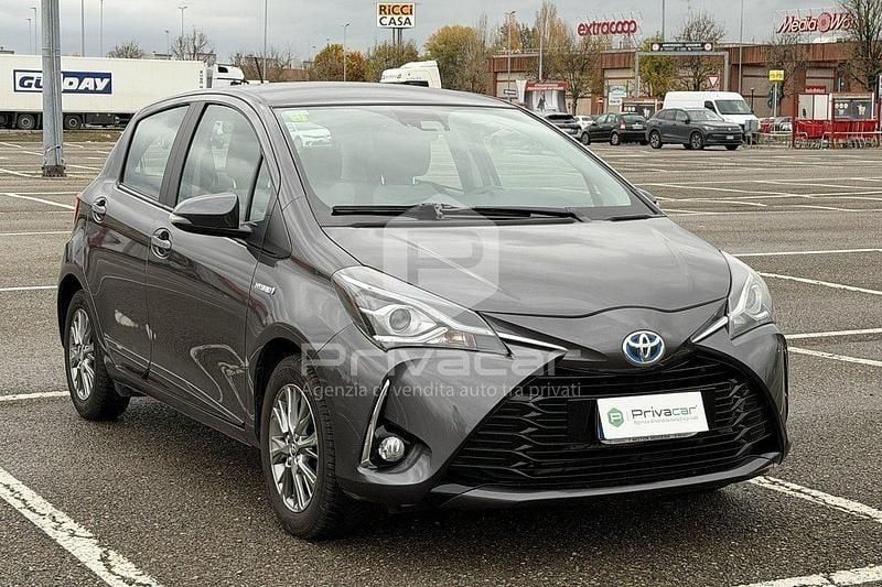 Usata Toyota Yaris Hybrid Active 73 CV (53 kW) 2017 Grigio Berlina
